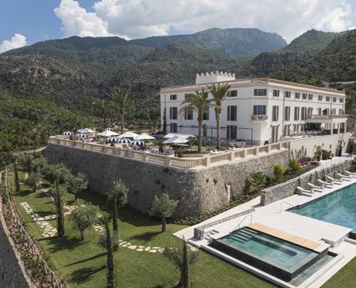 Indulge in luxury with a suite stay