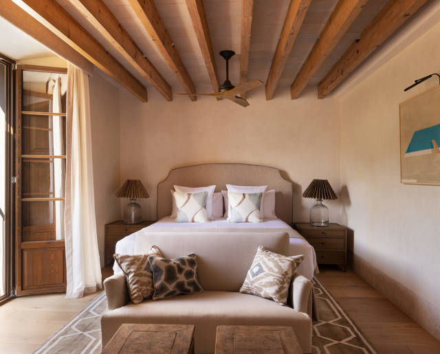 Rooms and suites