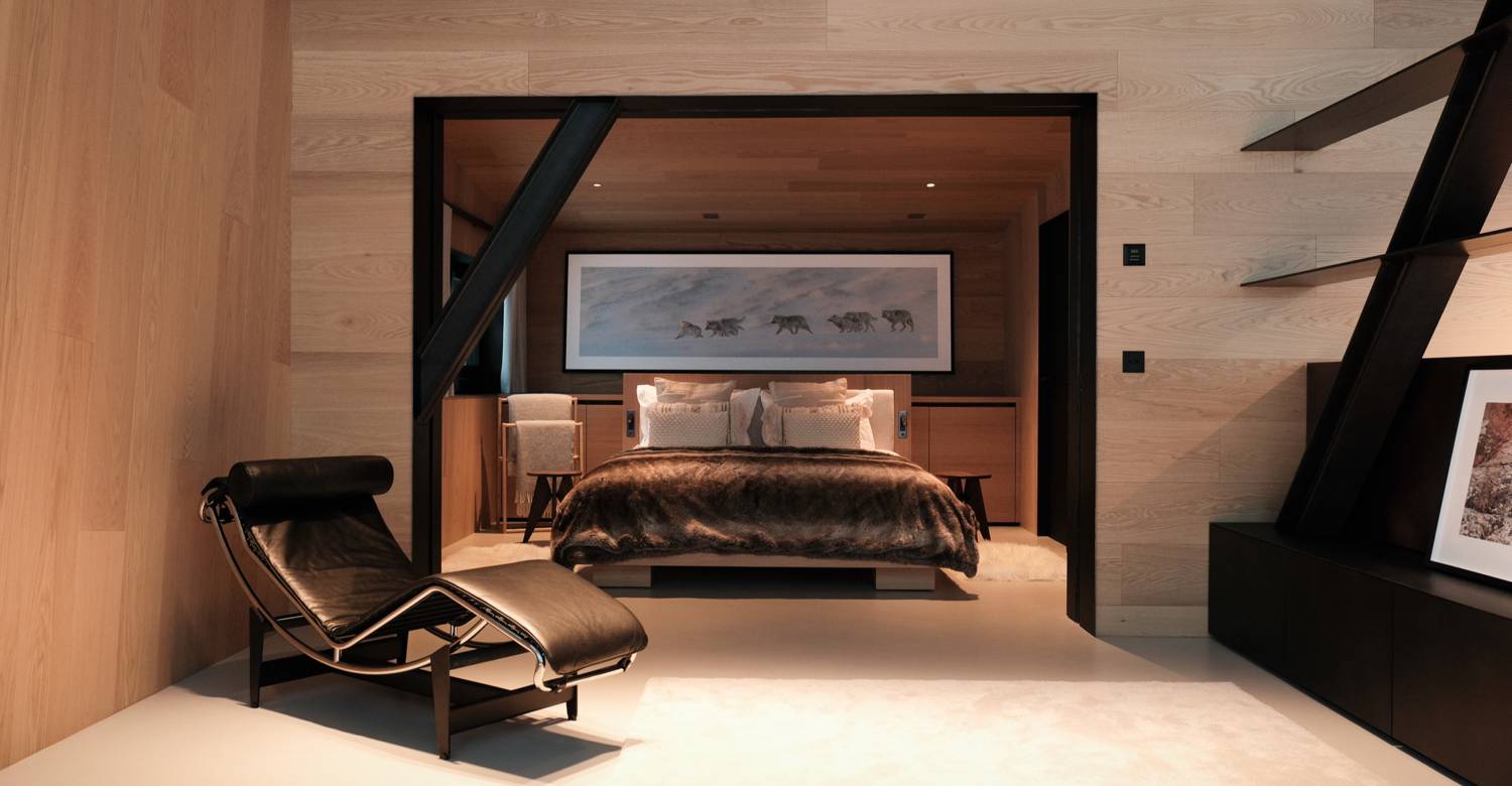 Bedroom at Cabane Tortin - Photo credit: @audemedia