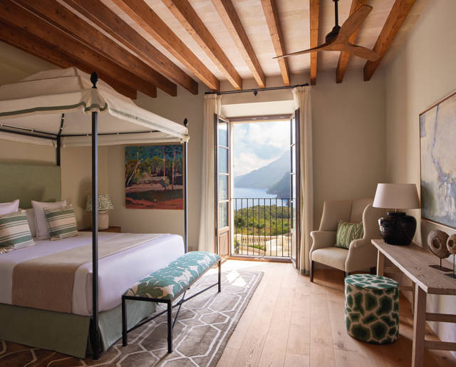 Rooms and suites