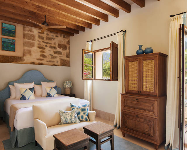 Rooms and suites
