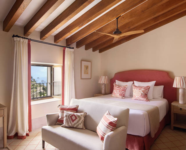 Rooms and suites