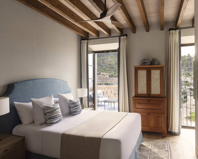 Rooms and suites