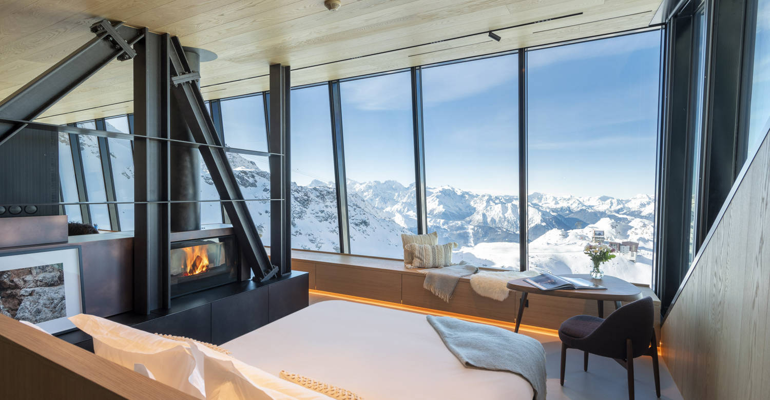 Bedroom view at Cabane Tortin - Photo credit: @Yves.garneau