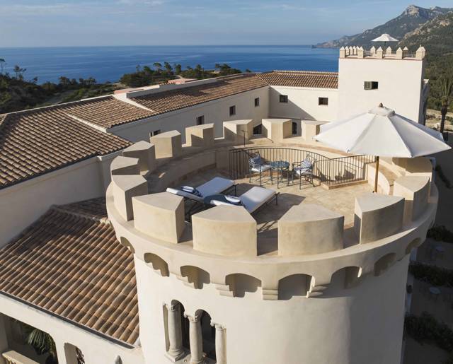 Rooms and suites