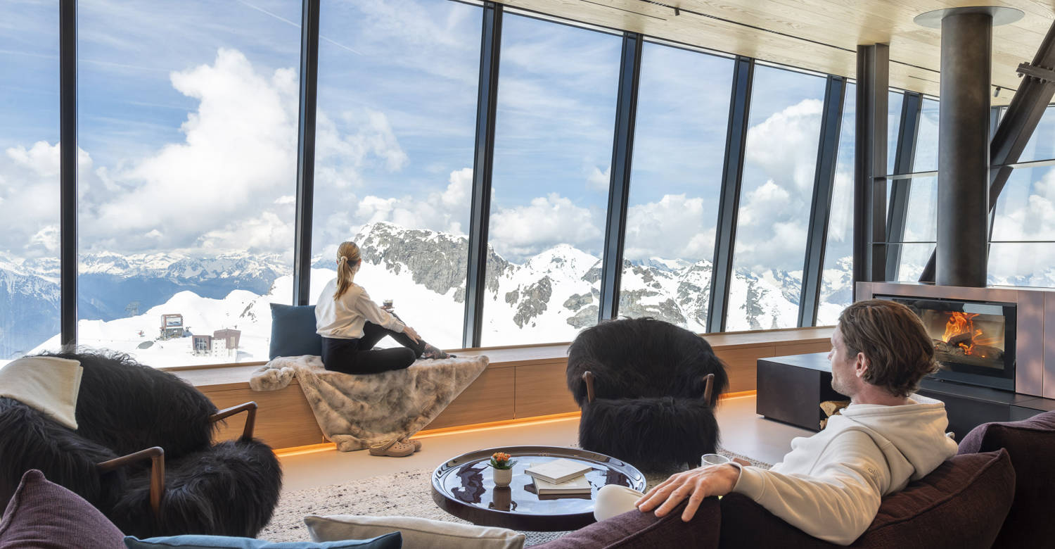 Lounge view at Cabane Tortin - Photo credit: @Yves.garneau