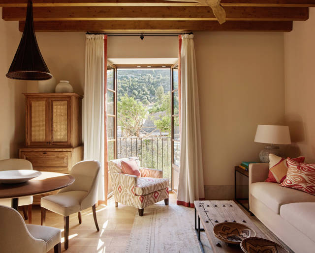 Rooms and suites