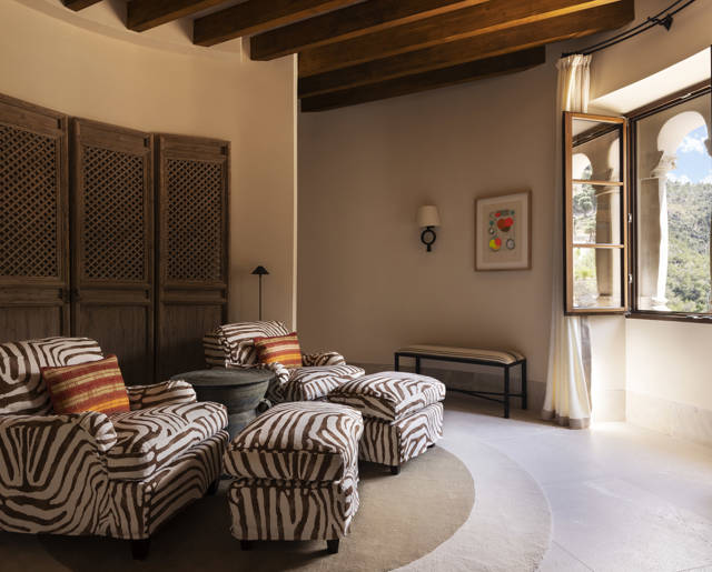 Rooms and suites
