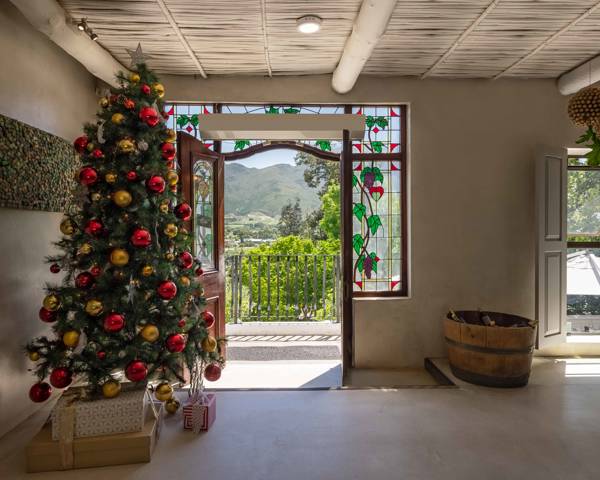  Sunlit celebrations: Your festive season in Franschhoek with Mont Rochelle