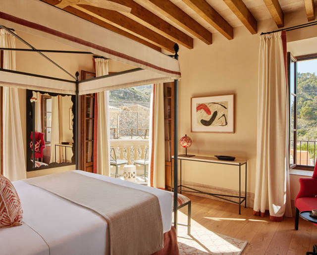 Rooms and suites