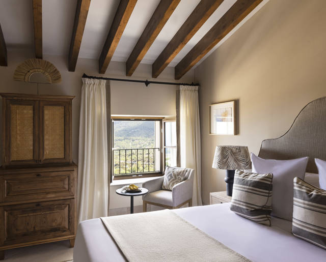 Rooms and suites
